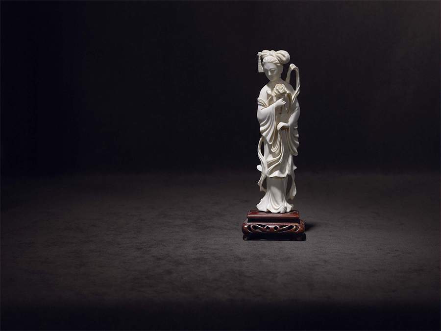 The Porcelain Pillow (Statue)